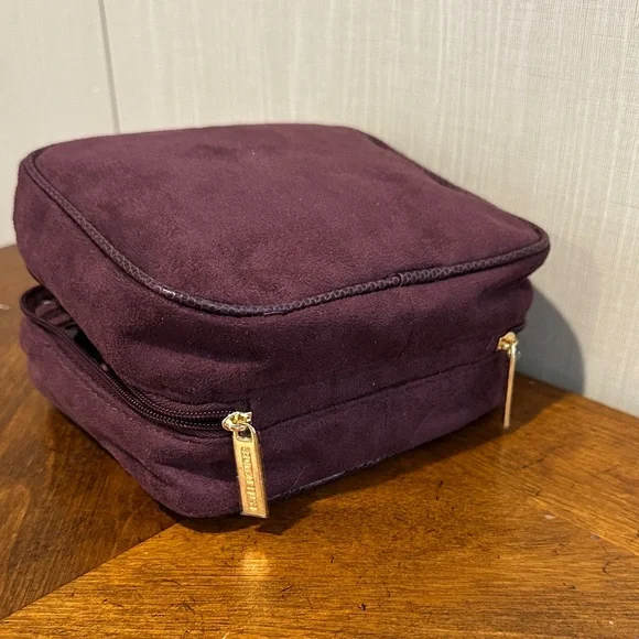 Estee Lauder Plum Cosmetic Case with Gold Accents - Picture 5 of 6